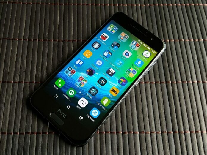 How To Install HTC Sense Theme on iPhone 4