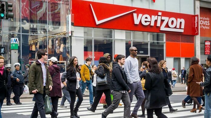 Verizon shows lower EPS