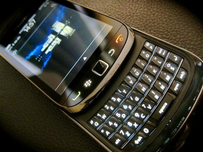 White BlackBerry Torch and BlackBerry 9780 to Arrive at Rogers